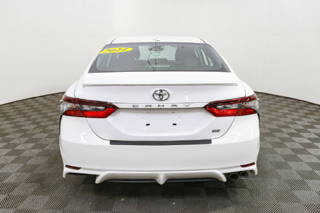 Used 2024 Toyota Camry SE w/ Cold Weather Package FWD image 8