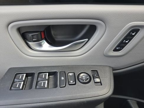 Used 2025 Honda Pilot Touring image 29