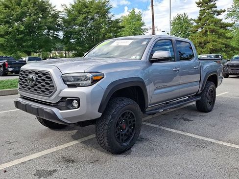 Certified 2020 Toyota Tacoma TRD Off-Road AWD/4WD image 3