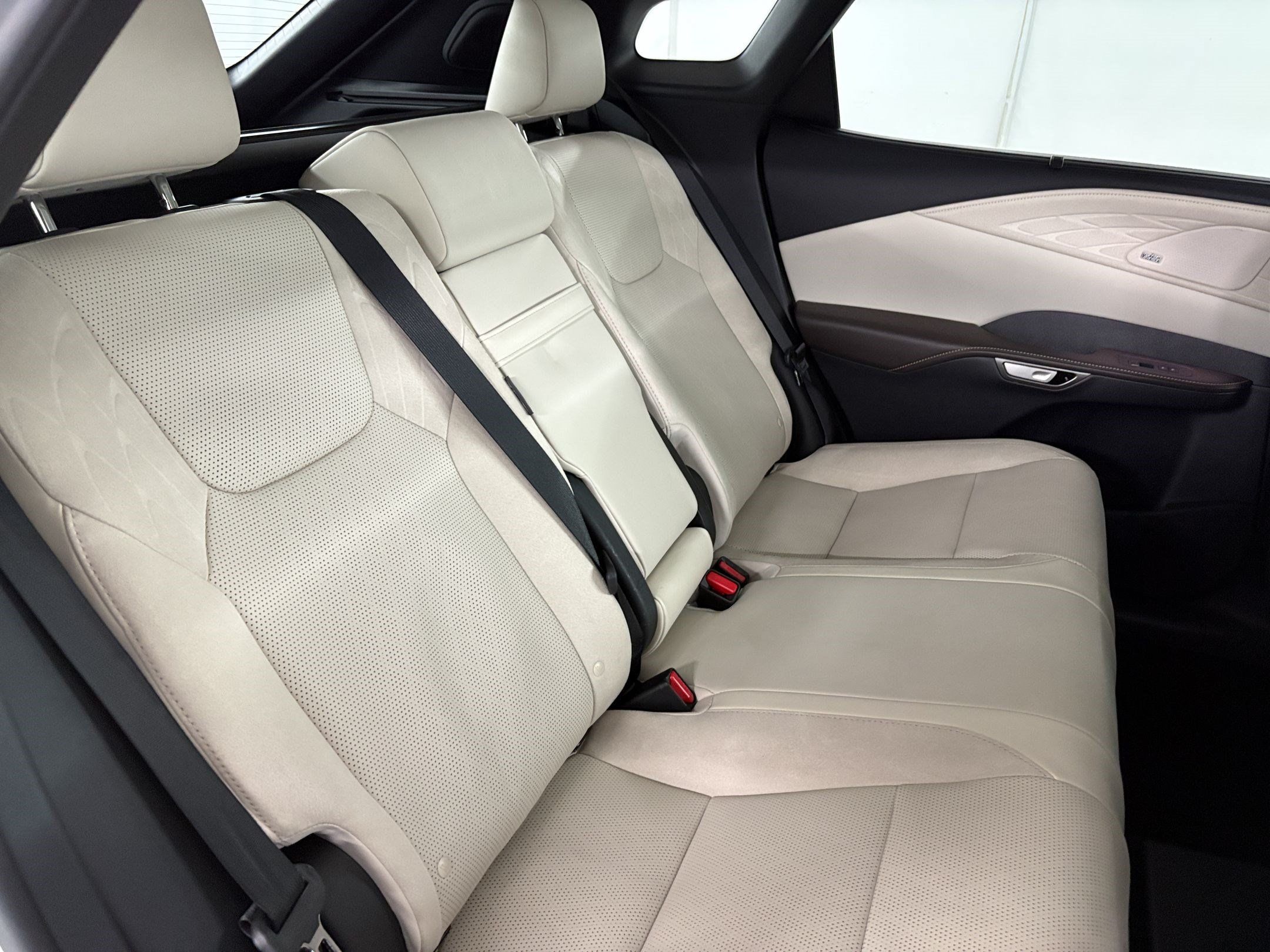 Used 2025 Lexus RX 450h AWD w/ Convenience Package image 31