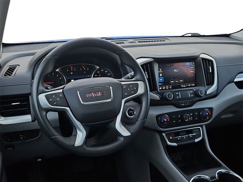 Used 2024 GMC Terrain SLE w/ Driver Convenience Package image 17