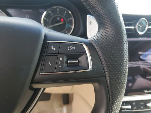 Used 2022 Maserati Quattroporte Modena image 18