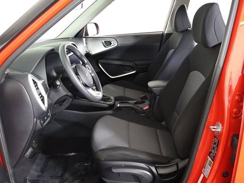 Used 2022 Kia Soul LX image 27