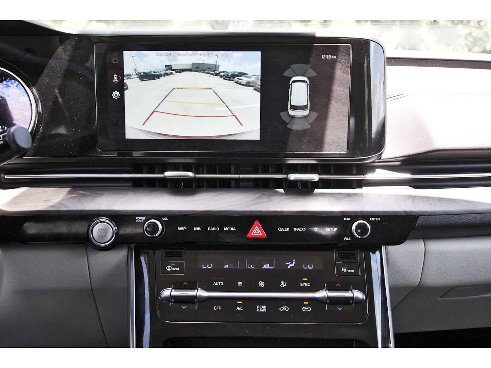 Used 2024 Kia Carnival EX FWD image 24