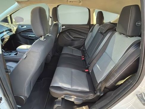 Used 2018 Ford Escape SE image 19