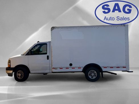 Used 2021 Chevrolet Express 3500 w/ Power Convenience Package RWD image 2