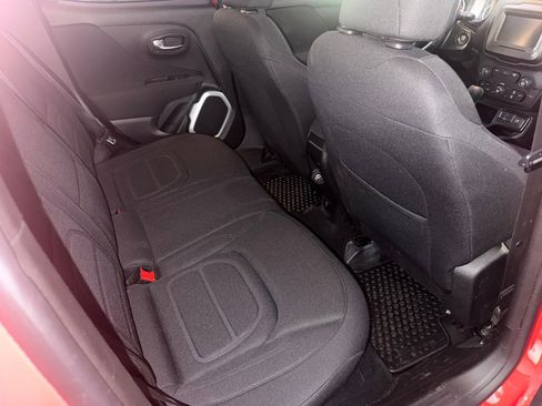 Used 2018 Jeep Renegade Latitude w/ Cold Weather Group image 13