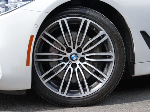 Used 2019 BMW 530i xDrive w/ M Sport Package AWD/4WD image 12