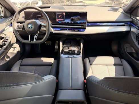 Used 2026 BMW i5 eDrive40 w/ M Sport Package RWD image 3