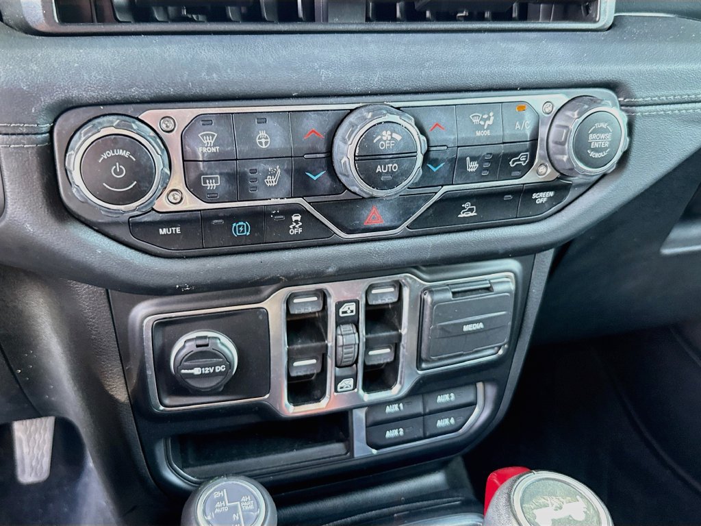 Used 2024 Jeep Wrangler Unlimited Sahara AWD/4WD image 17