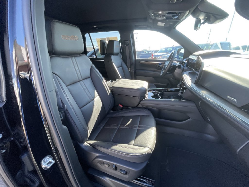 Used 2026 Chevrolet Tahoe High Country AWD/4WD image 29