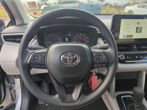 Used 2025 Toyota Corolla Cross L image 10
