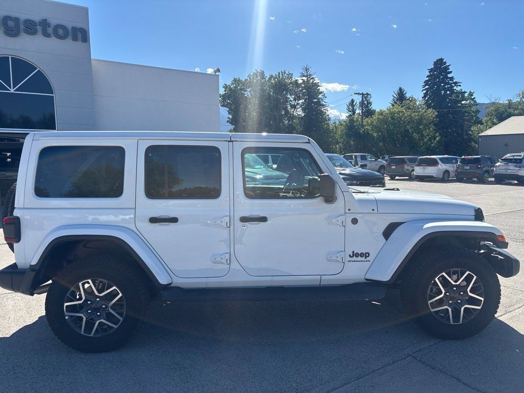 Used 2025 Jeep Wrangler Unlimited Sahara AWD/4WD image 8