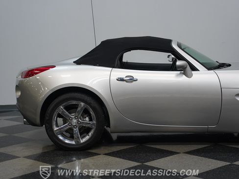 Used 2007 Pontiac Solstice GXP w/ Premium Package RWD image 28