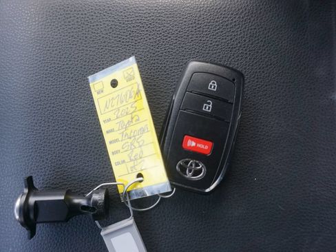 Used 2025 Toyota Tacoma SR5 AWD/4WD image 29
