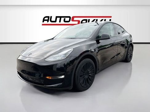 Used 2024 Tesla Model Y Long Range AWD/4WD image 3