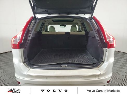 Used 2016 Volvo XC60 T6 Platinum w/ Climate Package AWD/4WD image 11