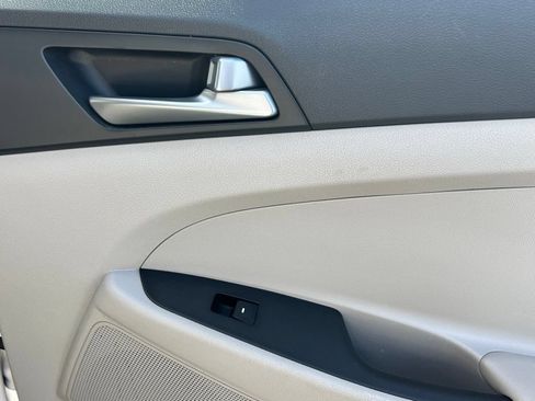 Used 2016 Hyundai Tucson SE w/ Option Group 02 FWD image 17