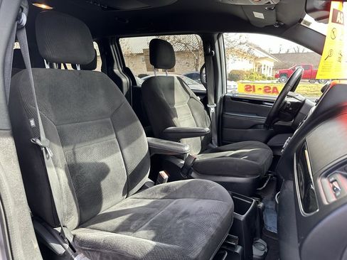 Used 2017 Dodge Grand Caravan SE image 19