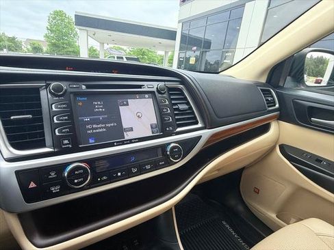 Used 2019 Toyota Highlander Limited Platinum AWD/4WD image 22