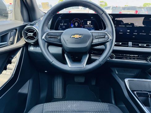 Used 2025 Chevrolet Equinox LT FWD image 17