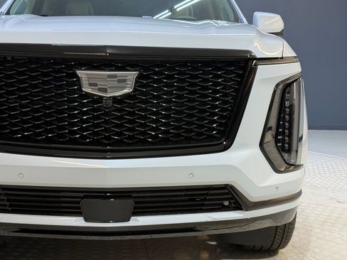 New 2026 Cadillac Escalade ESV Platinum Sport w/ LPO, ONYX Package image 22