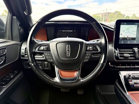 Used 2021 Lincoln Navigator Reserve AWD/4WD image 22