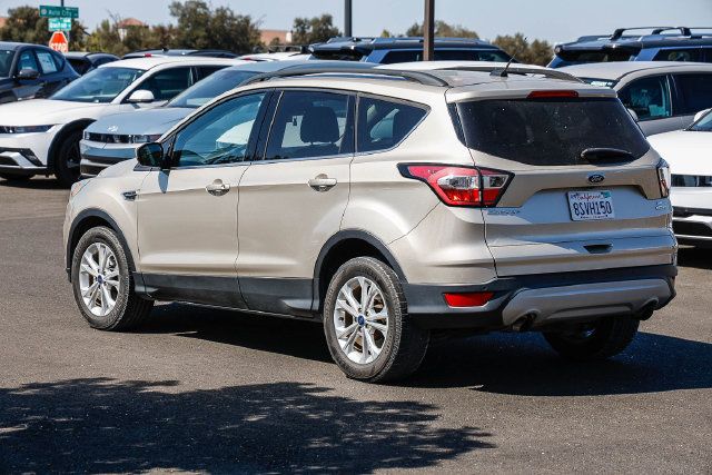 Used 2017 Ford Escape SE w/ Equipment Group 201A FWD image 2