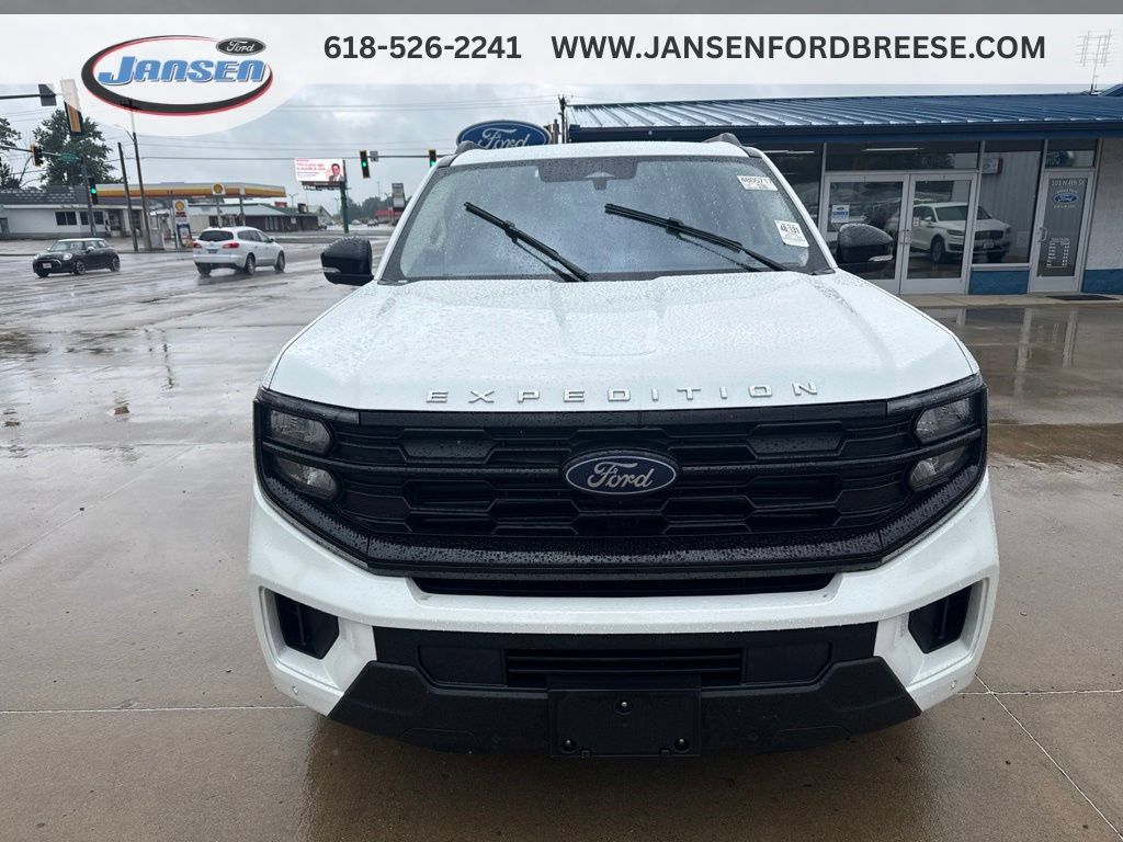 Used 2025 Ford Expedition Active AWD/4WD image 2