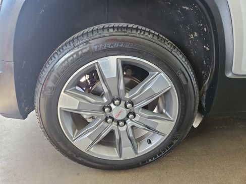 Used 2018 GMC Acadia SLT image 26