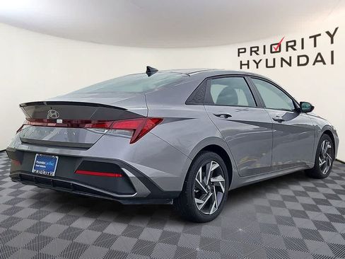 Used 2025 Hyundai Elantra Sport FWD image 4