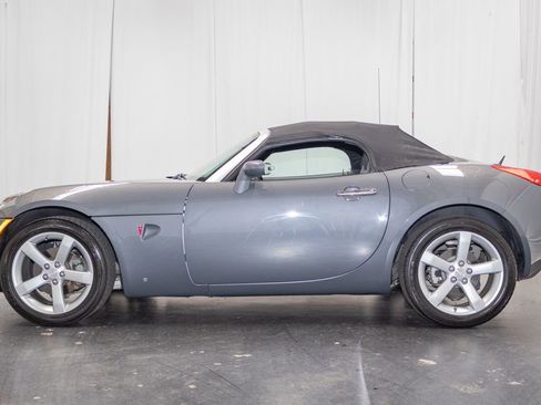 Used 2008 Pontiac Solstice Convertible w/ Convenience Package RWD image 5