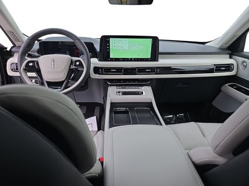 New 2026 Lincoln Aviator Reserve image 9