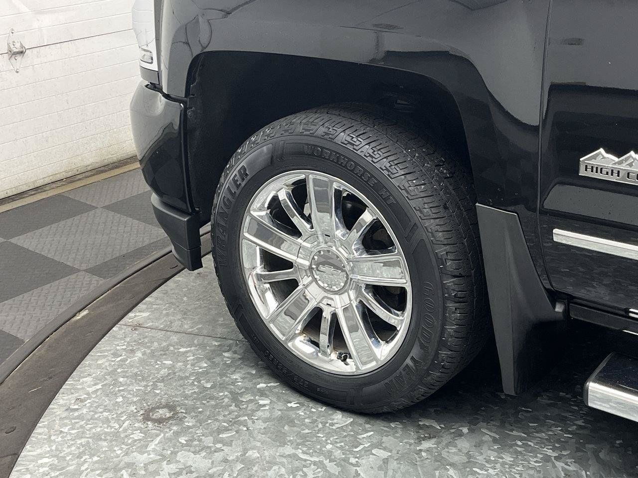 Used 2018 Chevrolet Silverado 1500 High Country w/ LPO, Protection Package AWD/4WD image 36