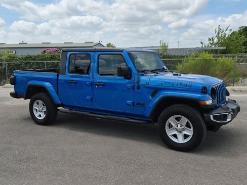 Used 2021 Jeep Gladiator Sport AWD/4WD image 7