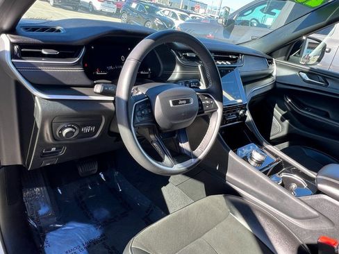 Certified 2023 Jeep Grand Cherokee Altitude image 23