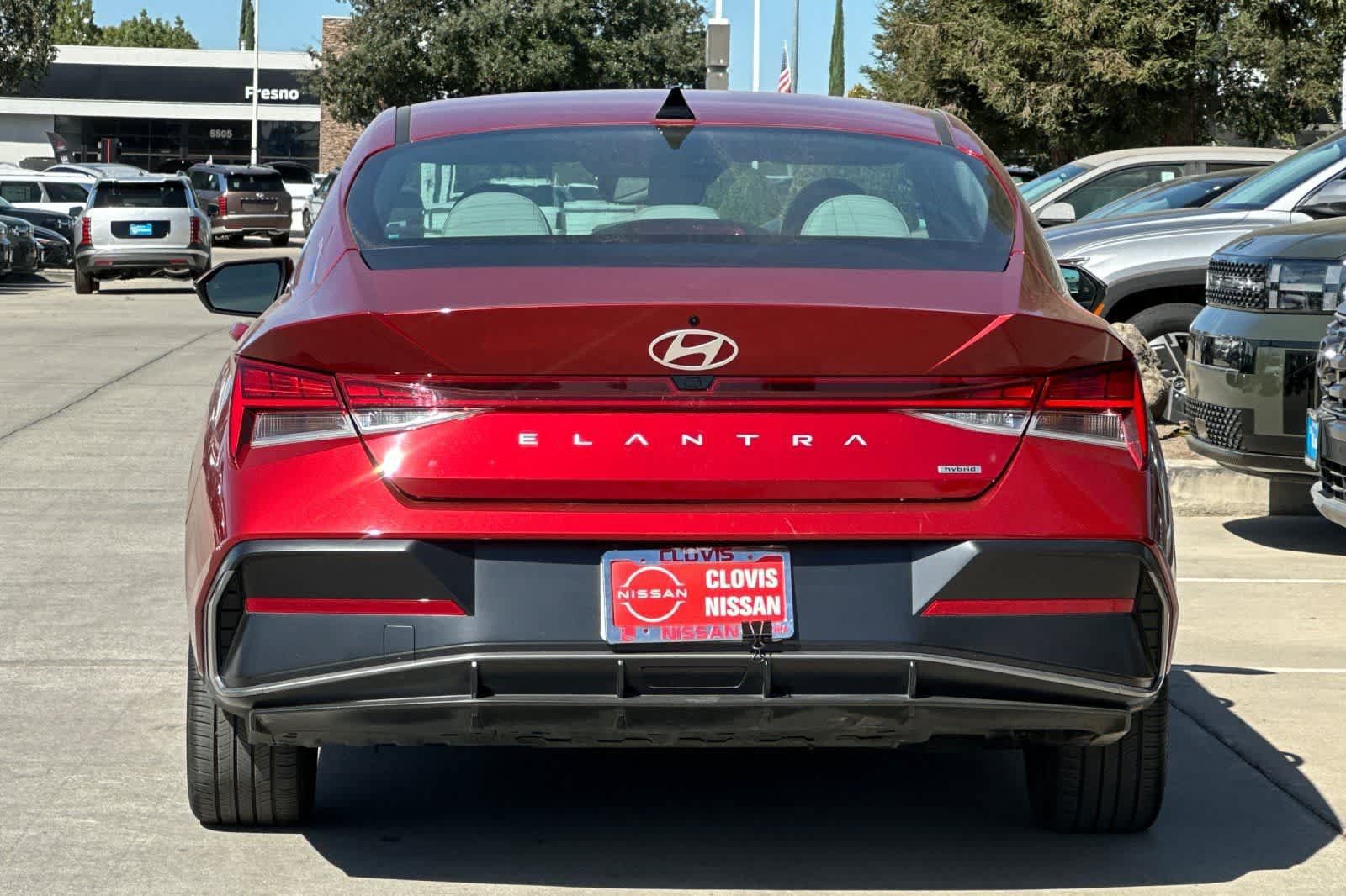 Used 2025 Hyundai Elantra Limited FWD image 8