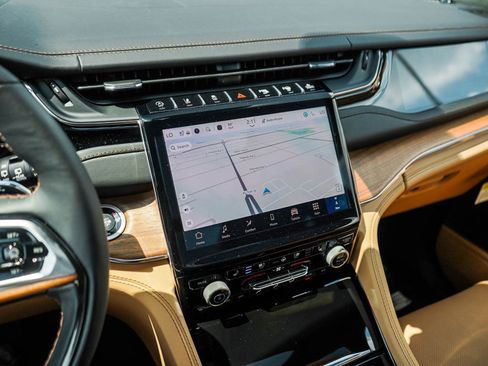 New 2025 Jeep Grand Cherokee Summit image 23