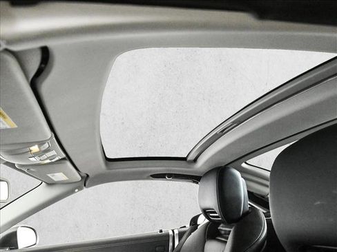 Used 2013 Mercedes-Benz SL 550 image 16