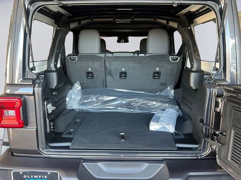 New 2025 Jeep Wrangler Unlimited Rubicon w/ Convenience Group image 20