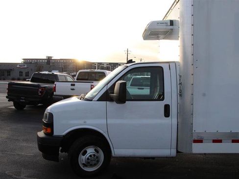 Used 2024 Chevrolet Express 3500 w/ Power Convenience Package image 4