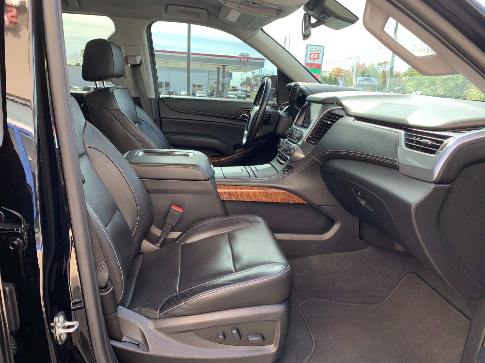 Used 2020 Chevrolet Suburban Premier w/ Max Trailering Package AWD/4WD image 44