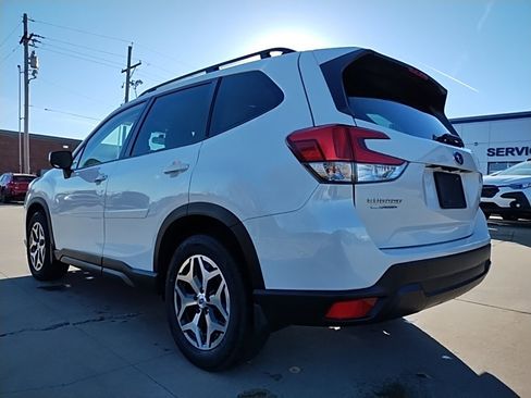 Certified 2023 Subaru Forester Premium image 9