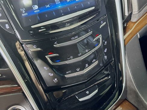 Used 2020 Cadillac Escalade Luxury w/ Escalade Sport Edition AWD/4WD image 28