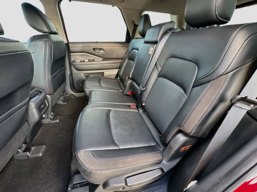Used 2024 Nissan Pathfinder SL FWD image 29