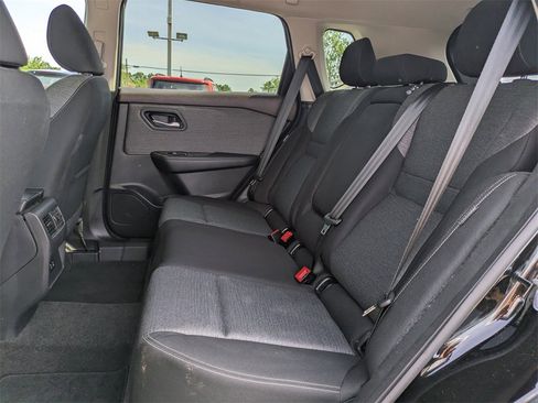 Used 2023 Nissan Rogue SV image 14