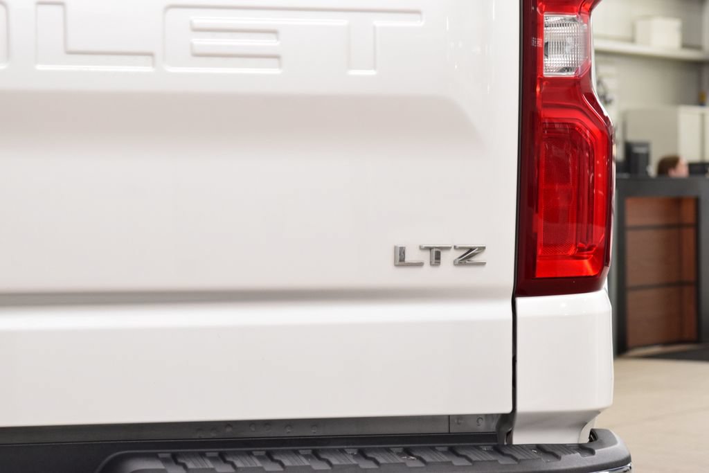Used 2022 Chevrolet Silverado 1500 LTZ AWD/4WD image 26