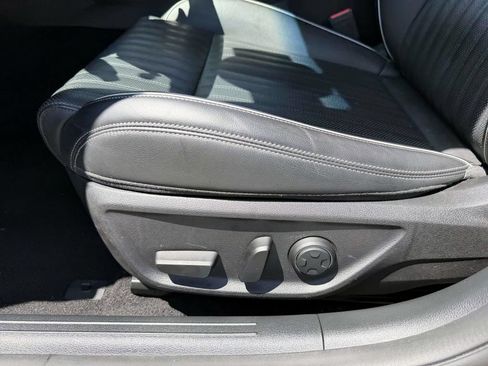 Used 2023 Genesis G70 2.0T AWD/4WD image 13
