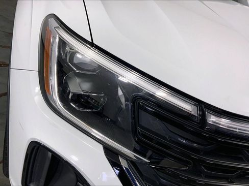 Used 2025 Volkswagen Atlas Cross Sport SE image 26