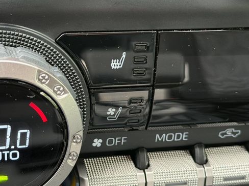 Used 2024 Toyota Tacoma Limited w/ Limited Package (LT) AWD/4WD image 22